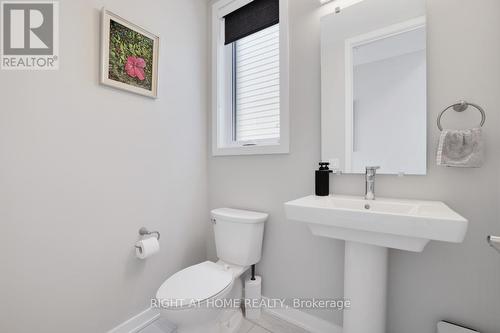 half bath on the main level - 159 Rockmelon Street, Ottawa, ON - Indoor Photo Showing Bathroom
