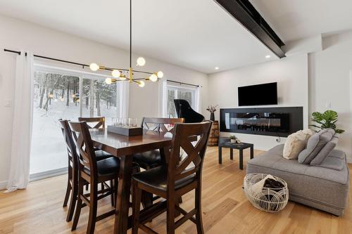 Salle à manger - 68 Ch. Réthier, Val-Des-Monts, QC - Indoor Photo Showing Dining Room With Fireplace