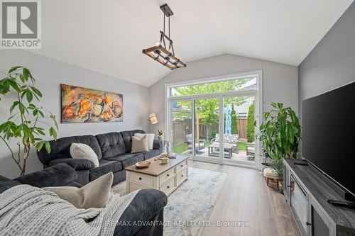 380 Tansbury Street, London North (North E), ON - Indoor Photo Showing Living Room