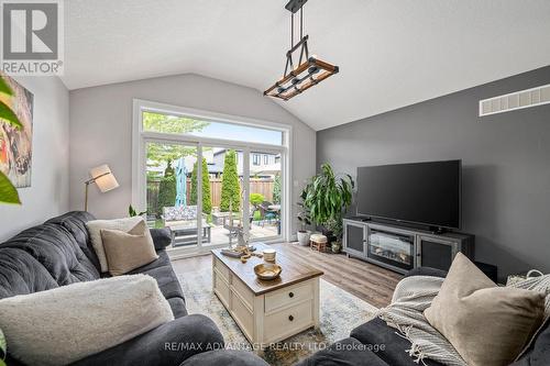380 Tansbury Street, London North (North E), ON - Indoor Photo Showing Living Room
