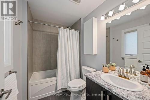 Master en-suit - 380 Tansbury Street, London North (North E), ON - Indoor Photo Showing Bathroom