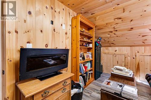 1169 Mosque Lake Road, Frontenac (Frontenac North), ON - Indoor