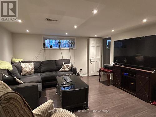 1011 Janette Street, Newmarket, ON - Indoor