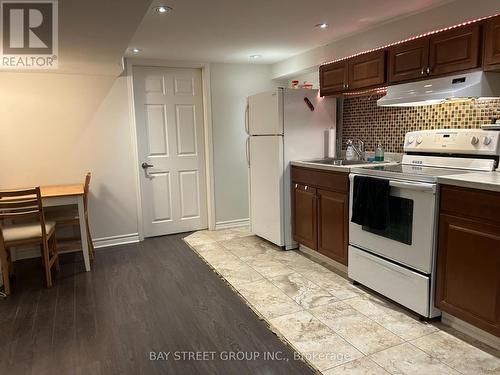 1011 Janette Street, Newmarket, ON - Indoor Photo Showing Kitchen