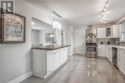 1011 Janette Street, Newmarket, ON - Indoor Photo Showing Kitchen