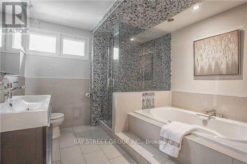 1011 Janette Street, Newmarket, ON - Indoor Photo Showing Bathroom