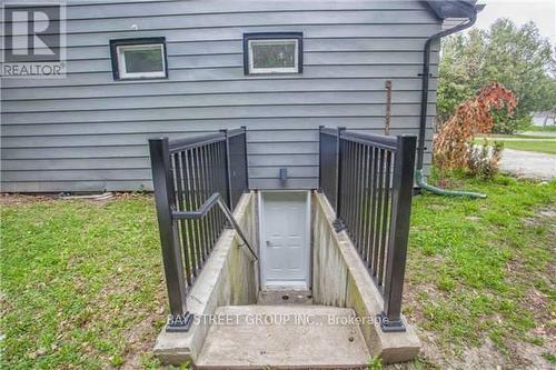 1011 Janette Street, Newmarket, ON - Outdoor With Exterior