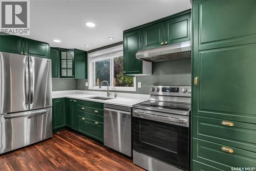 2643 Kliman Crescent, Regina, SK - Indoor Photo Showing Kitchen With Double Sink With Upgraded Kitchen