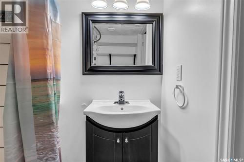 2643 Kliman Crescent, Regina, SK - Indoor Photo Showing Bathroom