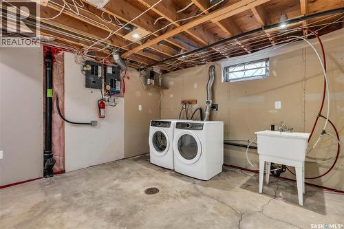2643 Kliman Crescent, Regina, SK - Indoor Photo Showing Laundry Room