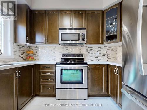 25 D'Eva Drive, Vaughan, ON - Indoor Photo Showing Kitchen With Upgraded Kitchen