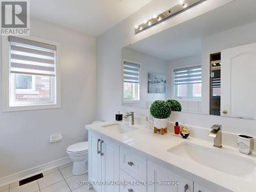 25 D'Eva Drive, Vaughan, ON - Indoor Photo Showing Bathroom
