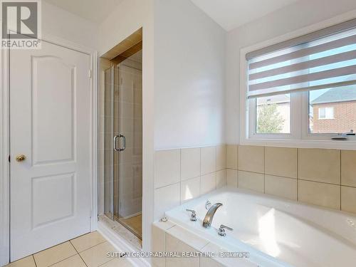 25 D'Eva Drive, Vaughan, ON - Indoor Photo Showing Bathroom