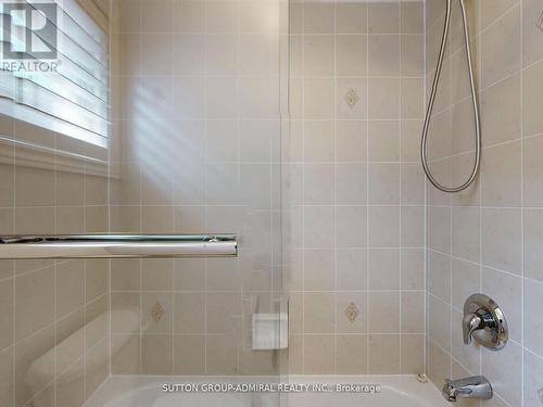 25 D'Eva Drive, Vaughan, ON - Indoor Photo Showing Bathroom