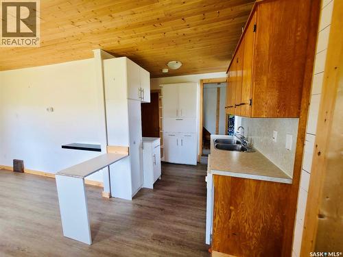 201 2Nd A Street W, Chamberlain, SK - Indoor Photo Showing Kitchen With Double Sink