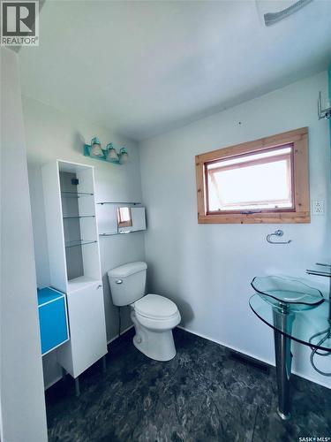 201 2Nd A Street W, Chamberlain, SK - Indoor Photo Showing Bathroom