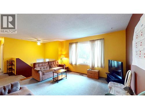 2016 Alder Street, Elkford, BC - Indoor Photo Showing Living Room