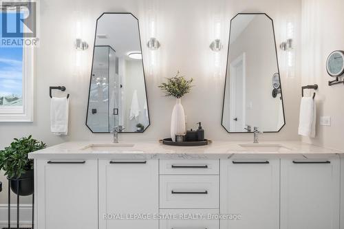 2338 Hyacinth Crescent, Oakville, ON - Indoor Photo Showing Bathroom