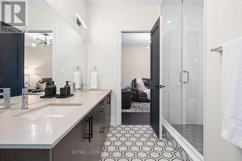 2338 Hyacinth Crescent, Oakville, ON - Indoor Photo Showing Bathroom