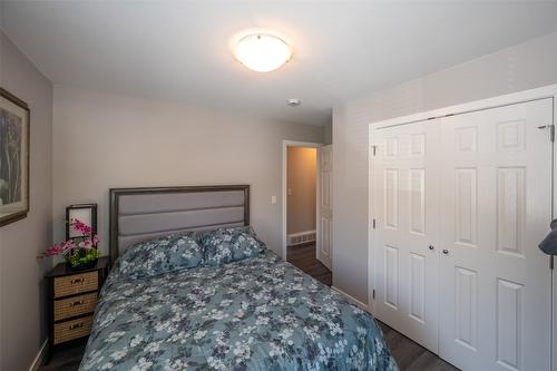 123-1458 Penticton Avenue, Penticton, BC - Indoor Photo Showing Bedroom