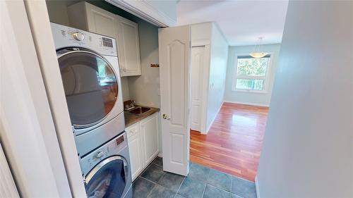 1812 12Th Street, Cranbrook, BC - Indoor Photo Showing Laundry Room