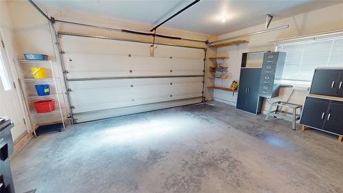 1812 12Th Street, Cranbrook, BC - Indoor Photo Showing Garage