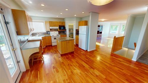 1812 12Th Street, Cranbrook, BC - Indoor Photo Showing Kitchen