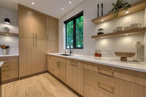 4-3010 Holland Road, Kelowna, BC - Indoor