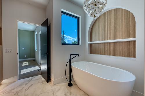 4-3010 Holland Road, Kelowna, BC - Indoor Photo Showing Bathroom