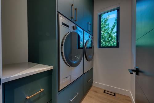 4-3010 Holland Road, Kelowna, BC - Indoor Photo Showing Laundry Room