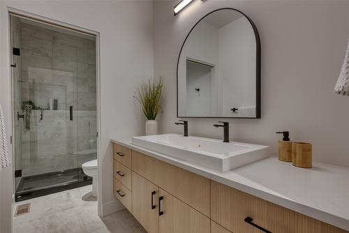 4-3010 Holland Road, Kelowna, BC - Indoor Photo Showing Bathroom