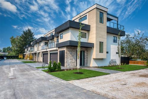 4-3010 Holland Road, Kelowna, BC - Outdoor With Facade