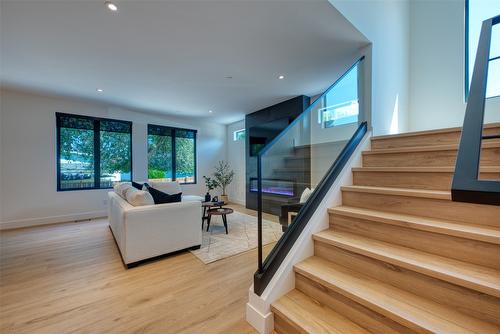 4-3010 Holland Road, Kelowna, BC - Indoor