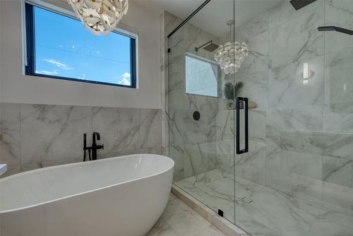 1-3010 Holland Road, Kelowna, BC - Indoor Photo Showing Bathroom