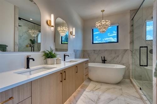 1-3010 Holland Road, Kelowna, BC - Indoor Photo Showing Bathroom