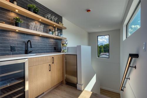 1-3010 Holland Road, Kelowna, BC - Indoor