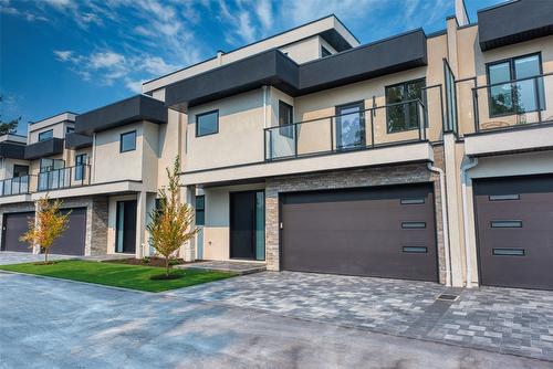 1-3010 Holland Road, Kelowna, BC - Outdoor With Facade