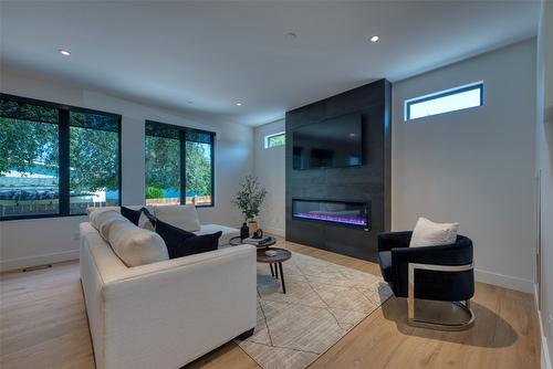 1-3010 Holland Road, Kelowna, BC - Indoor Photo Showing Living Room With Fireplace
