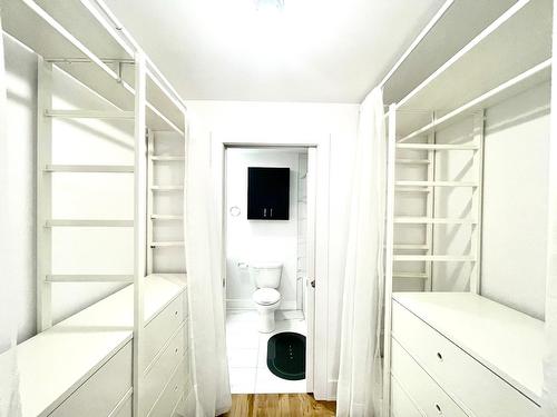 Penderie (Walk-in) - 211-3950 Rue Sherbrooke E., Montréal (Mercier/Hochelaga-Maisonneuve), QC - Indoor Photo Showing Laundry Room