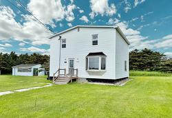 44 Ch. du Quai S.  Les Îles-De-La-Madeleine, QC G4T 8B4