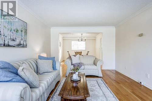 37 Mackay Drive, Richmond Hill, ON - Indoor Photo Showing Living Room