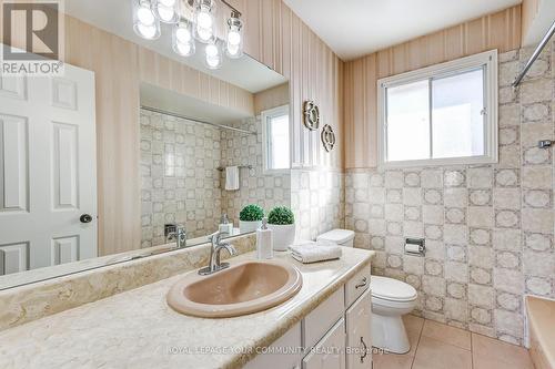37 Mackay Drive, Richmond Hill, ON - Indoor Photo Showing Bathroom