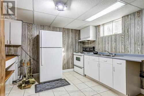37 Mackay Drive, Richmond Hill, ON - Indoor Photo Showing Kitchen With Double Sink