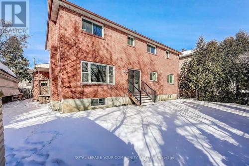 37 Mackay Drive, Richmond Hill, ON - Outdoor