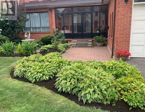 37 Mackay Drive, Richmond Hill, ON - Outdoor