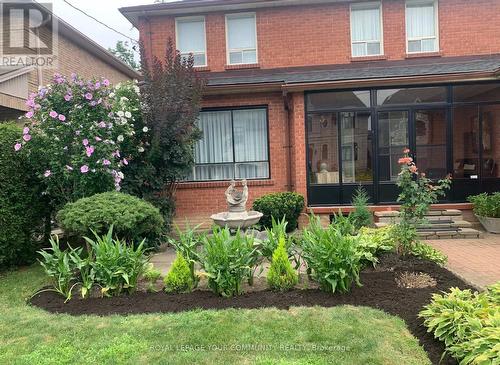 37 Mackay Drive, Richmond Hill, ON - Outdoor