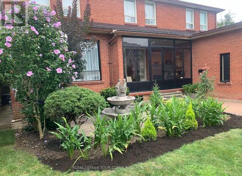 37 Mackay Drive, Richmond Hill, ON - Outdoor