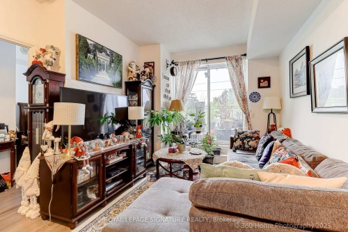 212-7890 Bathurst Street, Vaughan, ON - Indoor Photo Showing Living Room