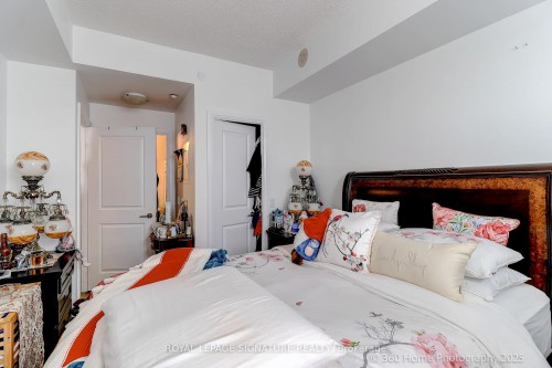212-7890 Bathurst Street, Vaughan, ON - Indoor Photo Showing Bedroom