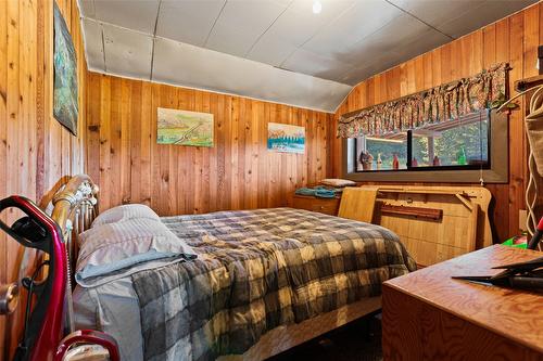 1655 Evans Road, Creston, BC - Indoor Photo Showing Bedroom
